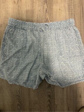 Vineyard Vines Light Blue & White Chevron High-Waist Drawstring Shorts